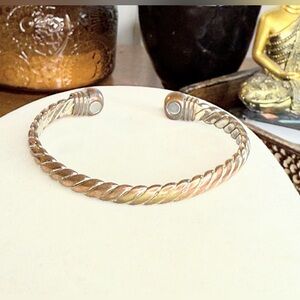 Vintage Two Tone Twisted Cable Cuff Bracelet Magnetic Ends Copper Silver Tone